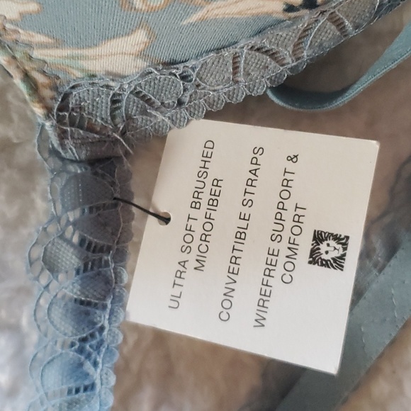 DONATING SOON NWT Wire-free bra- 34C - Picture 3 of 8